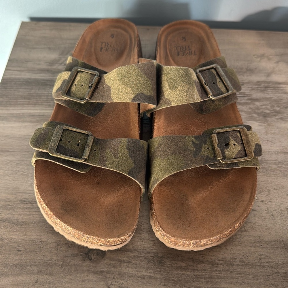 Time and tru size 6 camo sandals